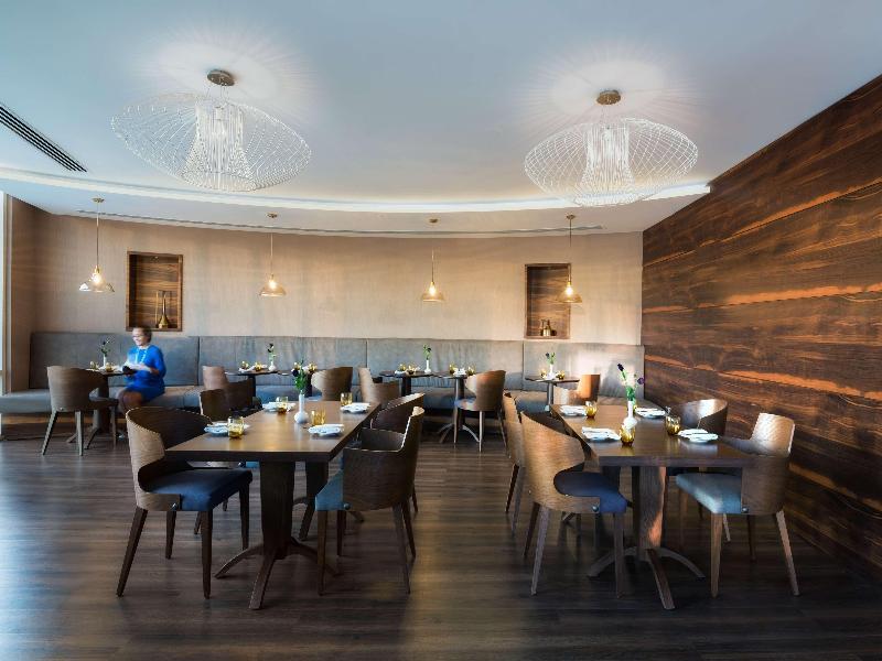 Radisson Blu Hotel Dubai Waterfront - Restoran