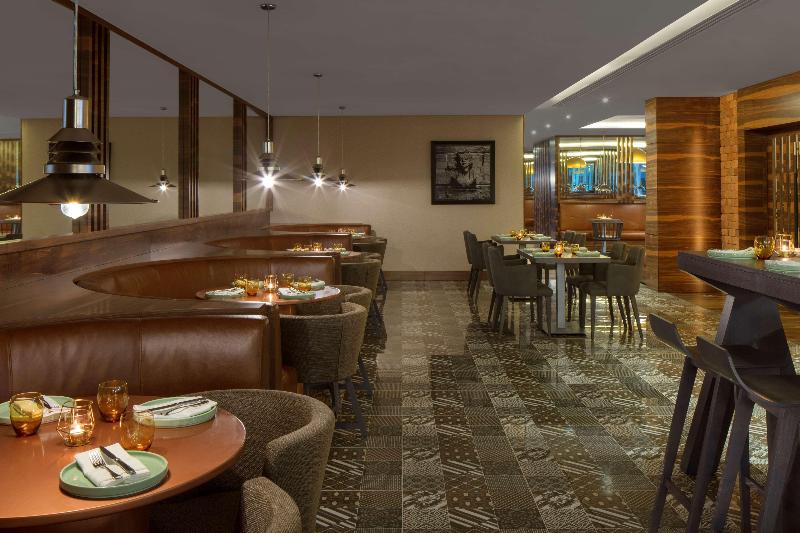 Radisson Blu Hotel Dubai Waterfront - Restoran