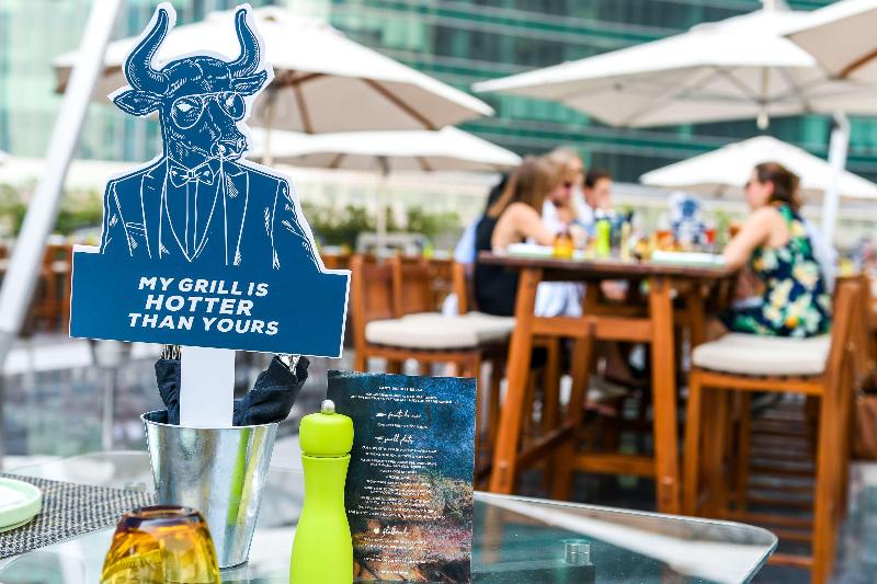 Radisson Blu Hotel Dubai Waterfront - Restoran