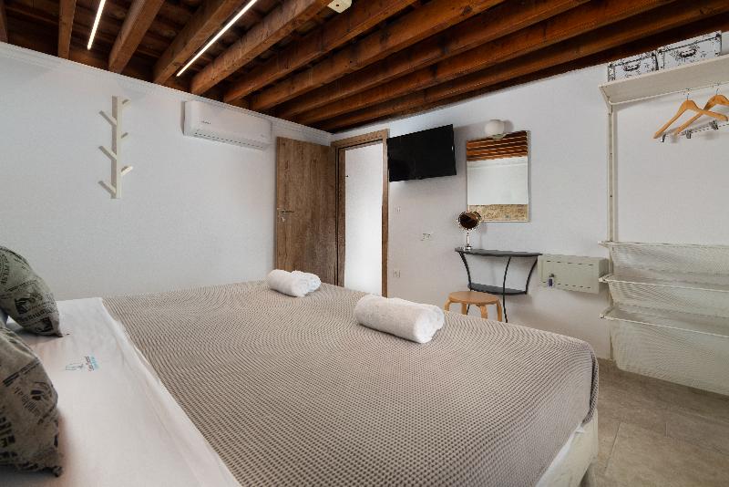 Lindos Citrin Studios - Oda