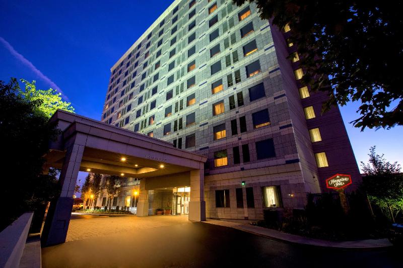 Hampton Inn NY-JFK - Genel