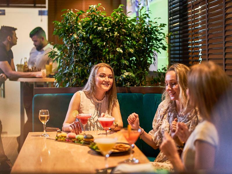 Mercure Dubai Barsha Heights Hotel Suites - Bar