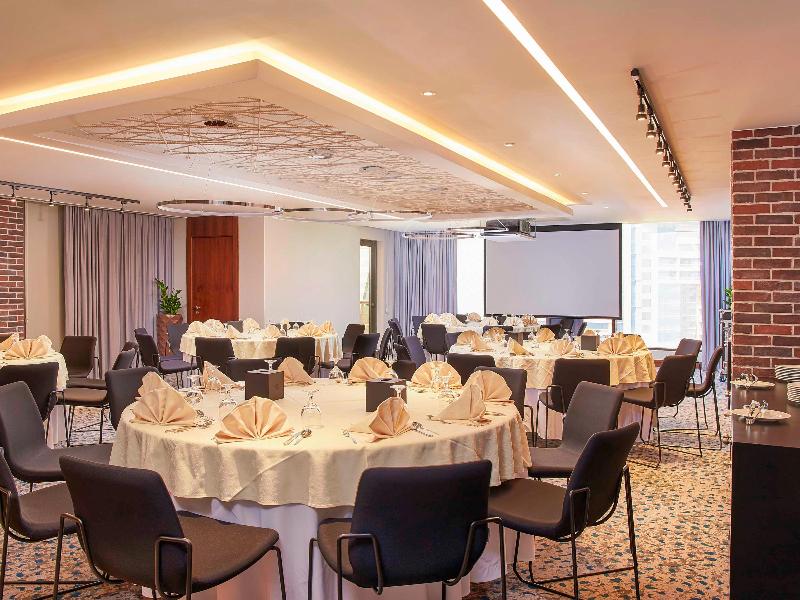 Mercure Dubai Barsha Heights Hotel Suites - Toplantı