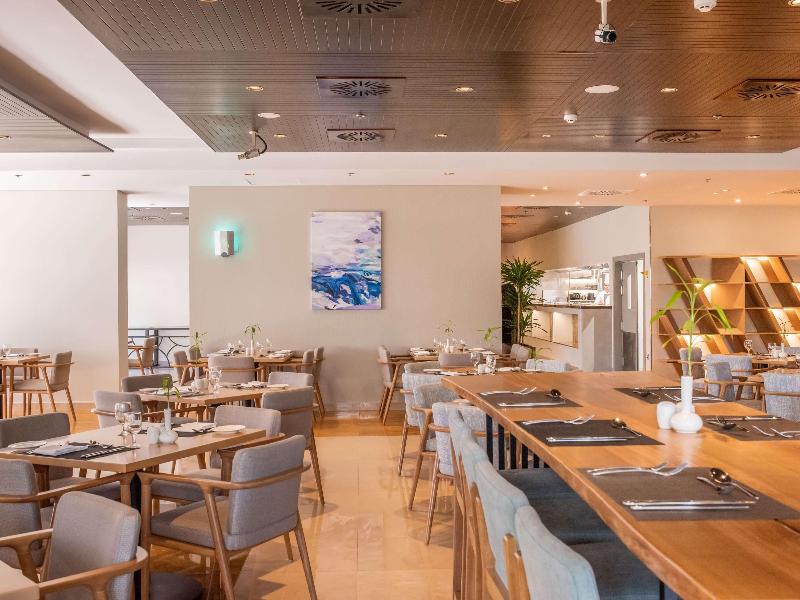 Mercure Dubai Barsha Heights Hotel Suites - Restoran