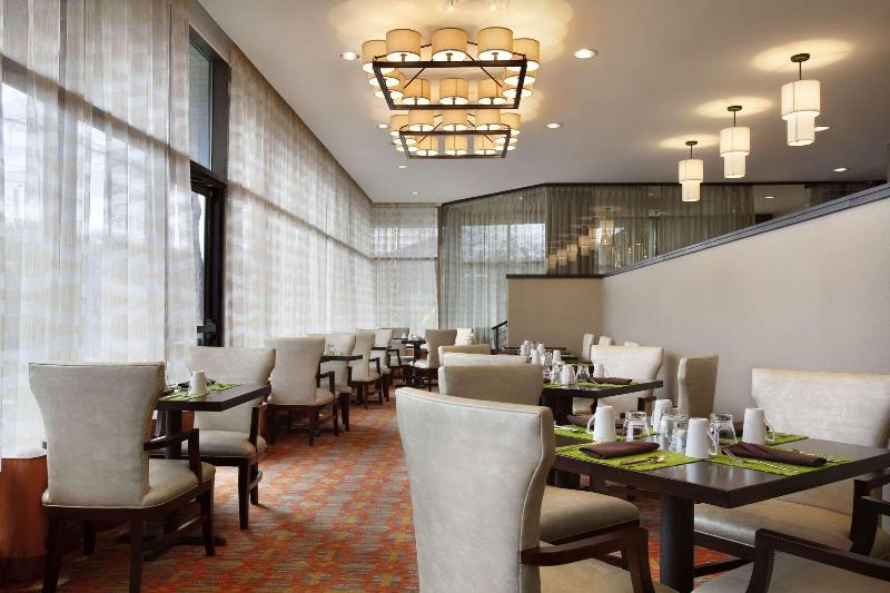 Hilton New York JFK Airport (CLOSED) - Bar