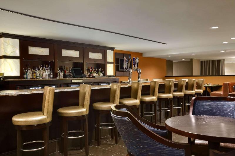 Hilton New York JFK Airport (CLOSED) - Bar