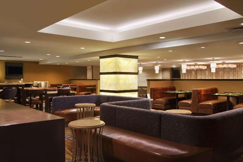Hilton New York JFK Airport (CLOSED) - Restoran