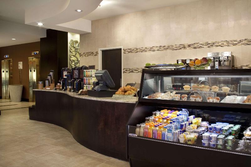 Hilton New York JFK Airport (CLOSED) - Restoran