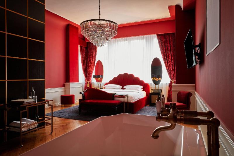 Provocateur, Berlin, a part of Sircle Collection - Oda