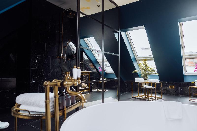 Provocateur, Berlin, a part of Sircle Collection - Oda