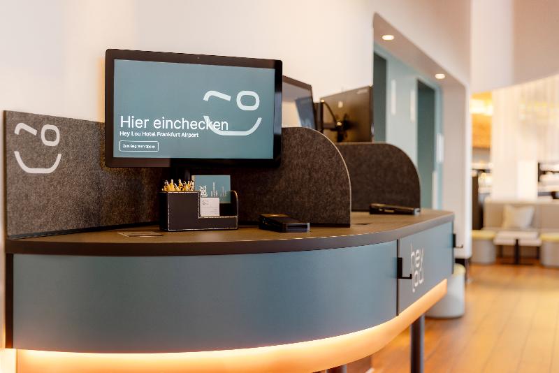 Hey Lou Hotel Frankfurt Airport - Lobi