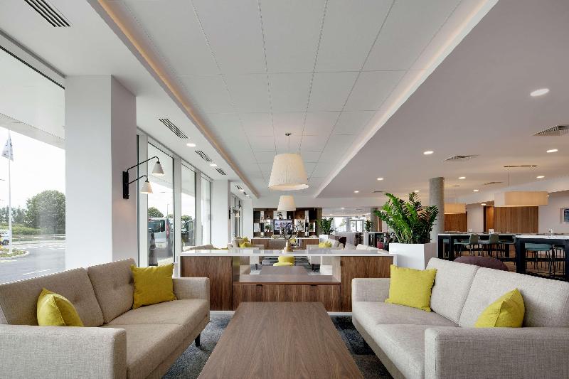 Hampton by Hilton Stansted Airport - Lobi