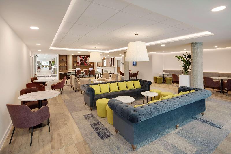 Hampton by Hilton Stansted Airport - Lobi
