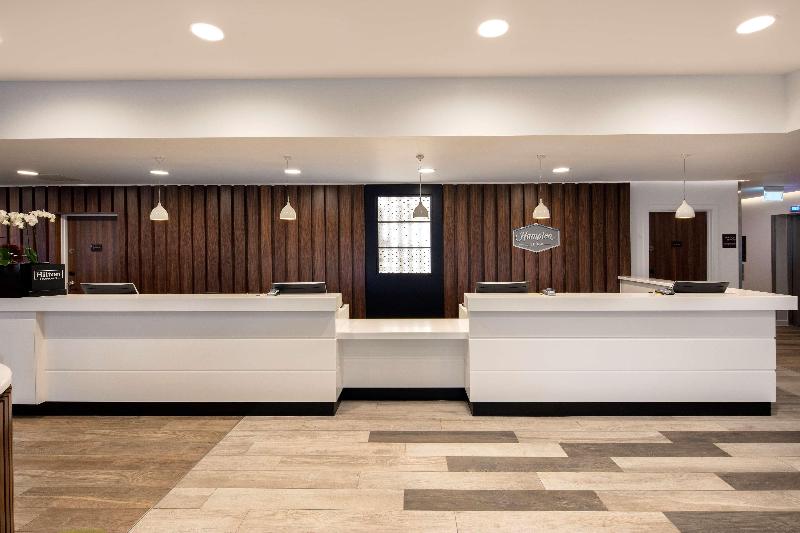 Hampton by Hilton Stansted Airport - Lobi