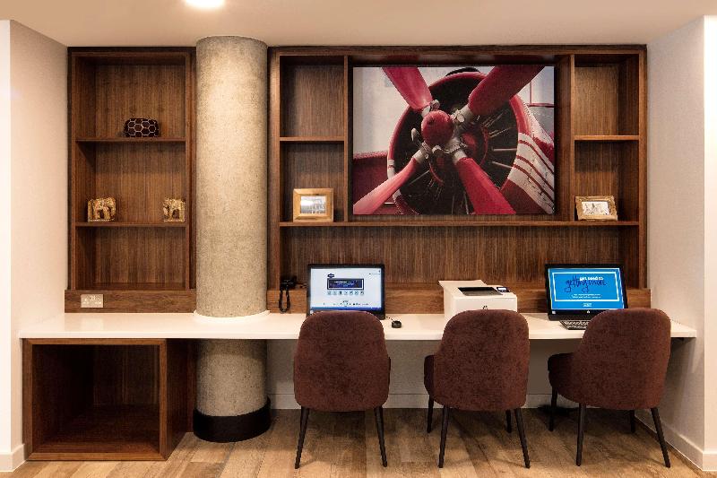 Hampton by Hilton Stansted Airport - Toplantı