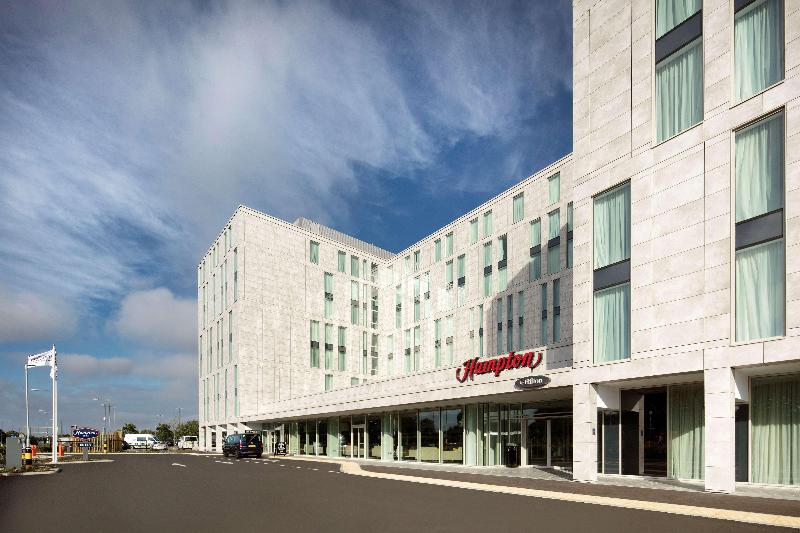 Hampton by Hilton Stansted Airport - Genel