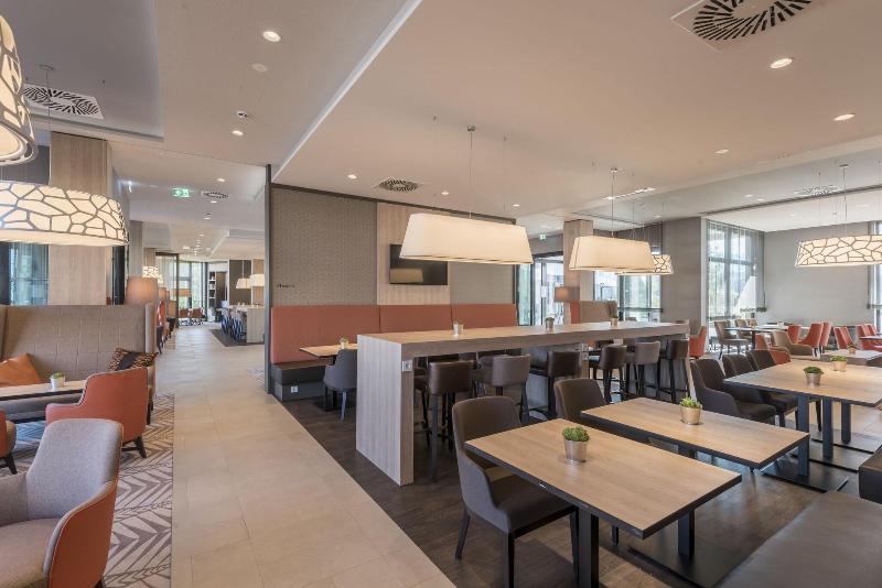 Hampton by Hilton Freiburg - Lobi