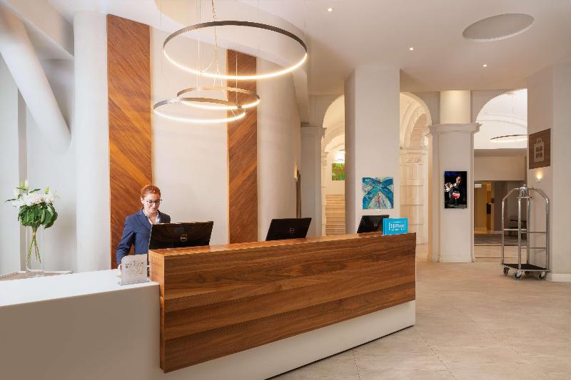 Hilton Garden Inn Bucharest Old Town - Lobi