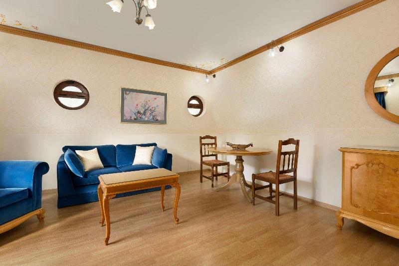Ramada by Wyndham Loutraki Poseidon Resort - Oda