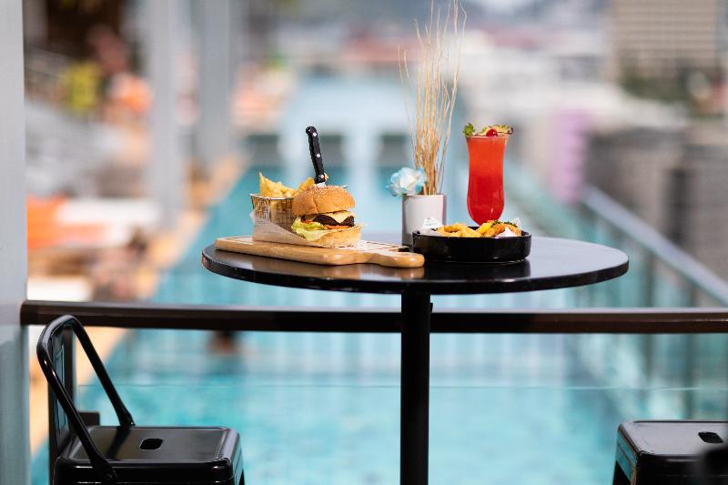 The Marina Phuket Hotel - Restoran