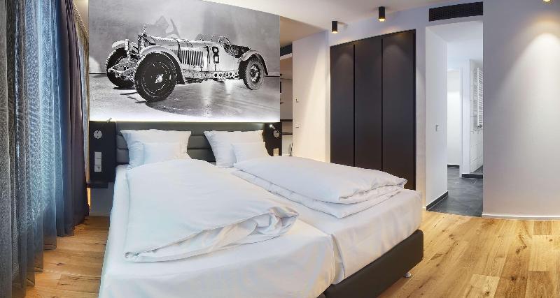 V8 Hotel Motorworld Region Stuttgart, BW Premier - Oda