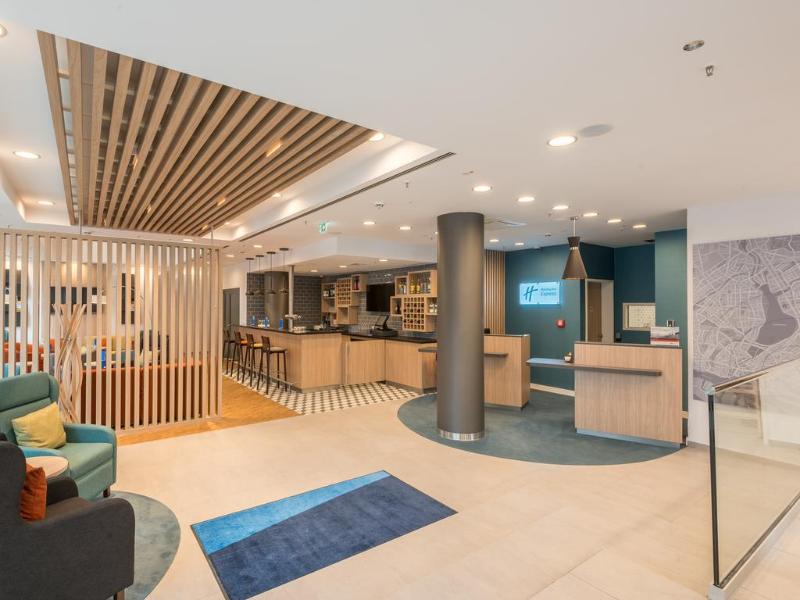 Premier Inn Hamburg City Hammerbrook - Lobi