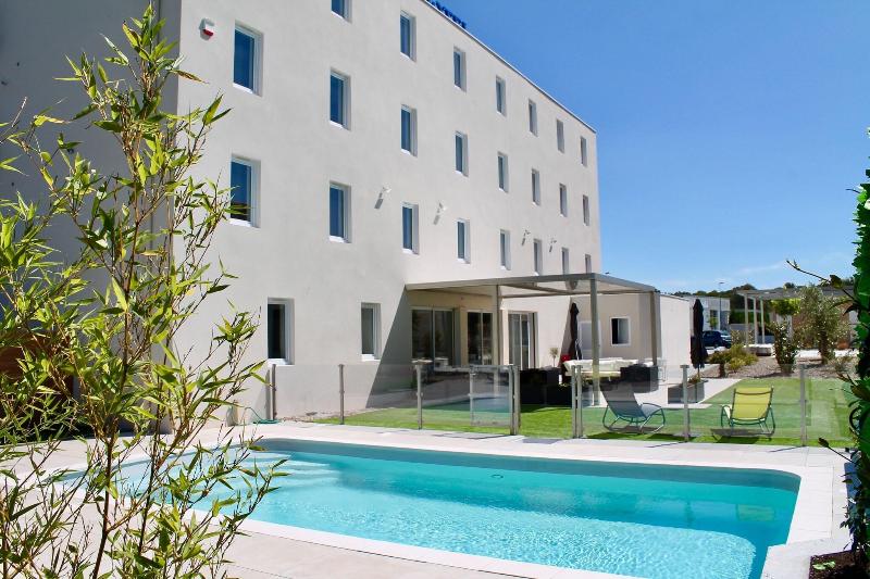 Brit Hotel Martigues - Havuz