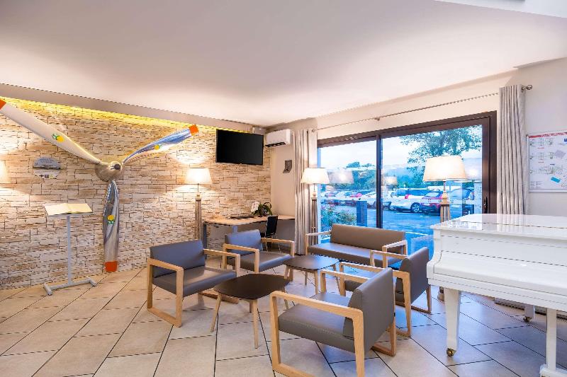 Brit Hotel PrivilÃ¨ge Figeac - Lobi
