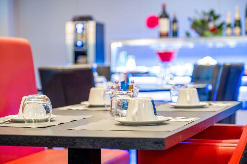 Brit Hotel PrivilÃ¨ge Figeac - Restoran