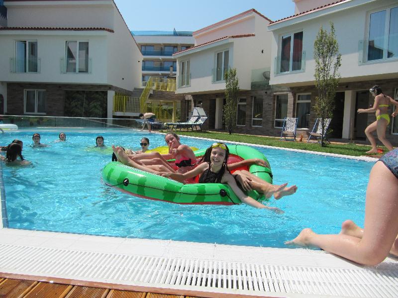 Nayino Resort Mamaia Nord - Havuz