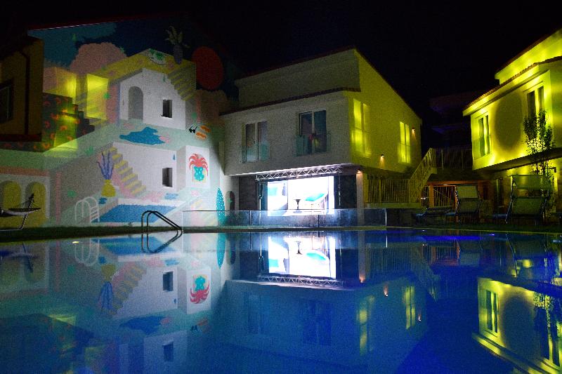 Nayino Resort Mamaia Nord - Havuz