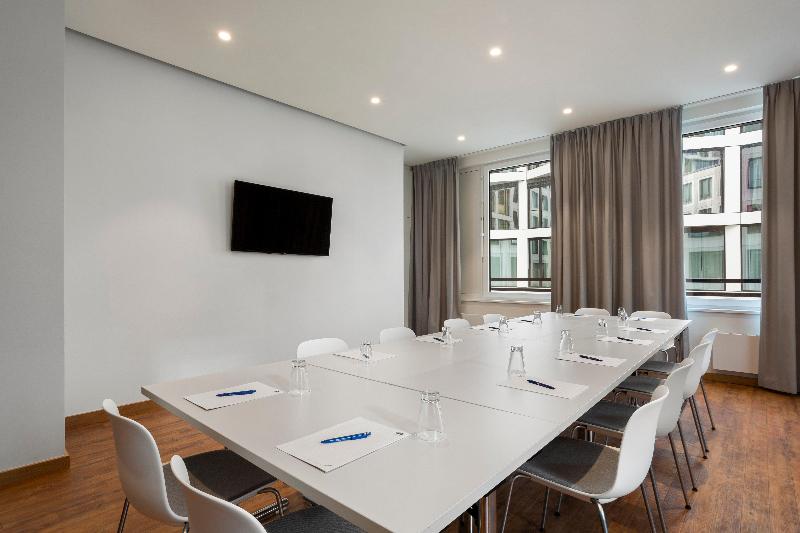 Holiday Inn Express Munich City West - Toplantı