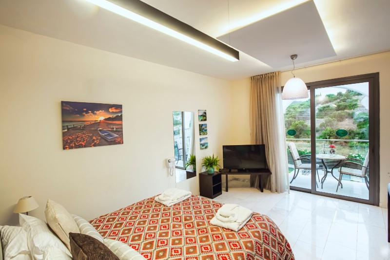 Latchi Escape Hotel and Suites - Oda