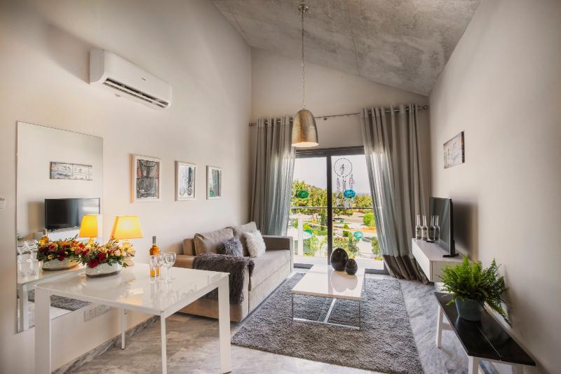 Latchi Escape Hotel and Suites - Oda