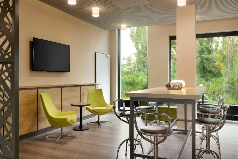 Premier Inn Freiburg City Nord Hotel - Bar