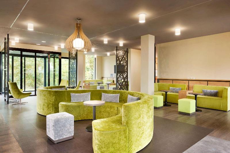 Premier Inn Freiburg City Nord Hotel - Lobi