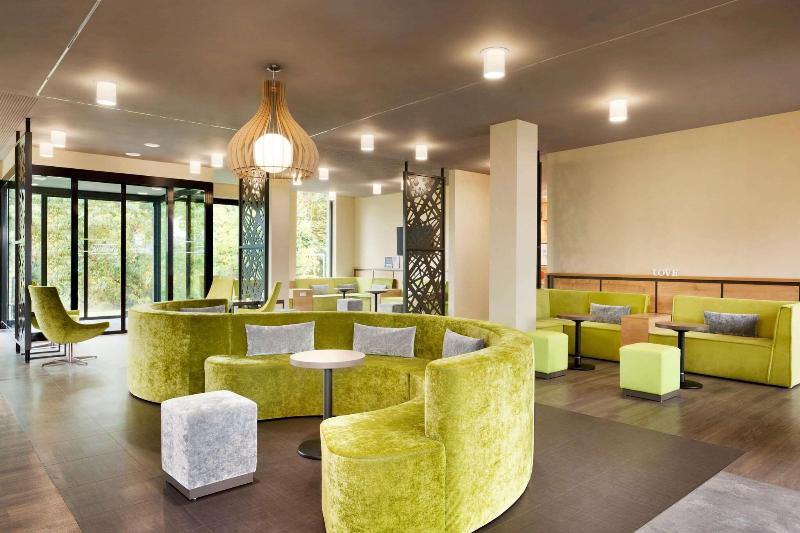 Premier Inn Freiburg City Nord Hotel - Lobi
