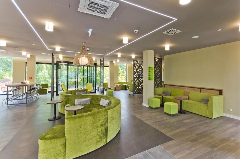 Premier Inn Freiburg City Nord Hotel - Lobi