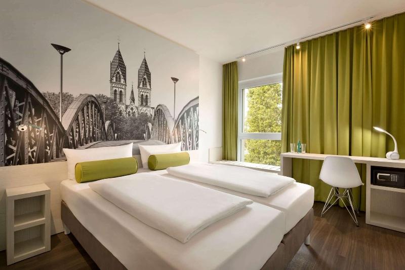 Premier Inn Freiburg City Nord Hotel - Genel