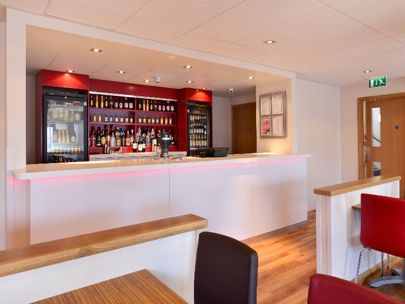 Travelodge London Raynes Park - Bar
