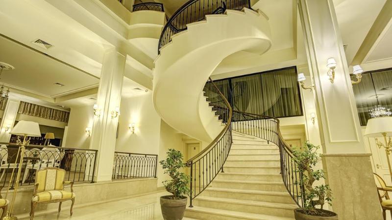 Garden Hotel Pristina - Lobi