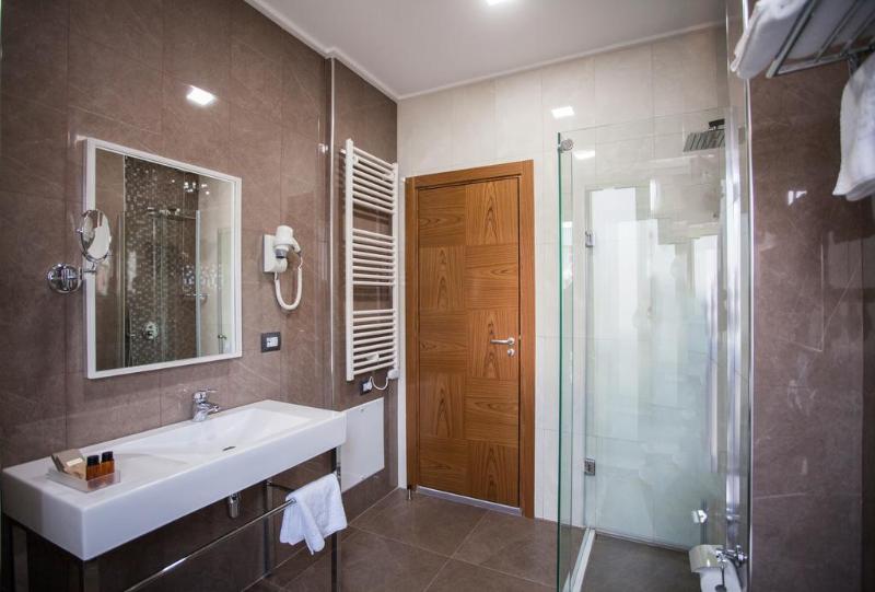 Colosseo Hotel Tirana - Oda