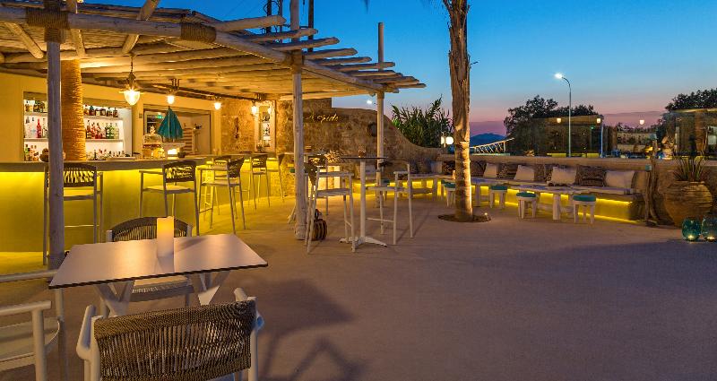 White Pearls Luxury Suites Adults Only - Bar