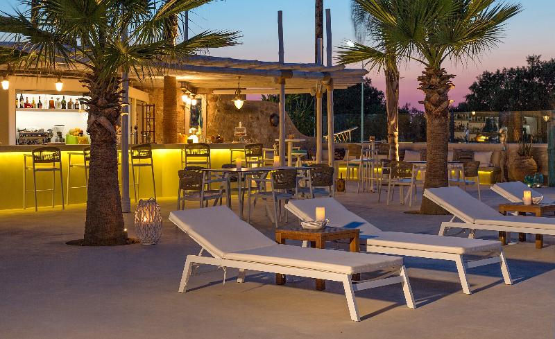 White Pearls Luxury Suites Adults Only - Bar
