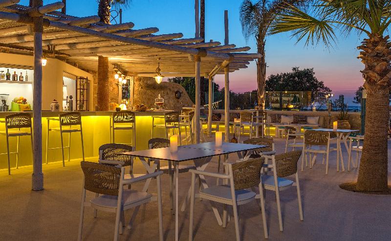 White Pearls Luxury Suites Adults Only - Bar