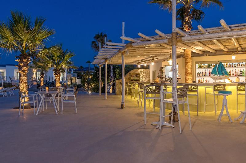 White Pearls Luxury Suites Adults Only - Bar