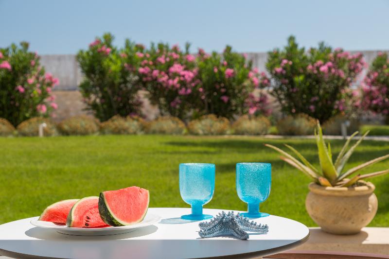 White Pearls Luxury Suites Adults Only - Lobi