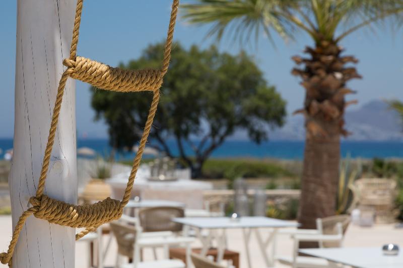 White Pearls Luxury Suites Adults Only - Lobi
