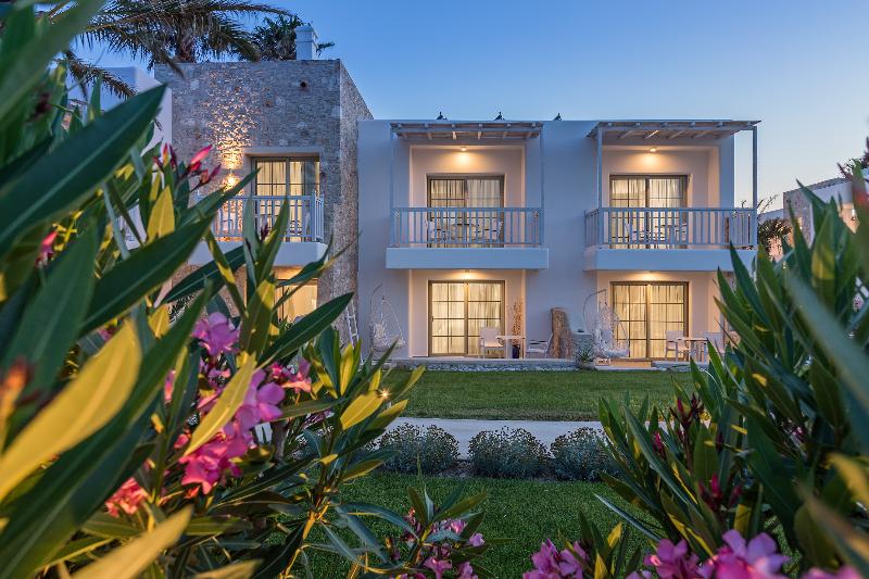 White Pearls Luxury Suites Adults Only - Genel