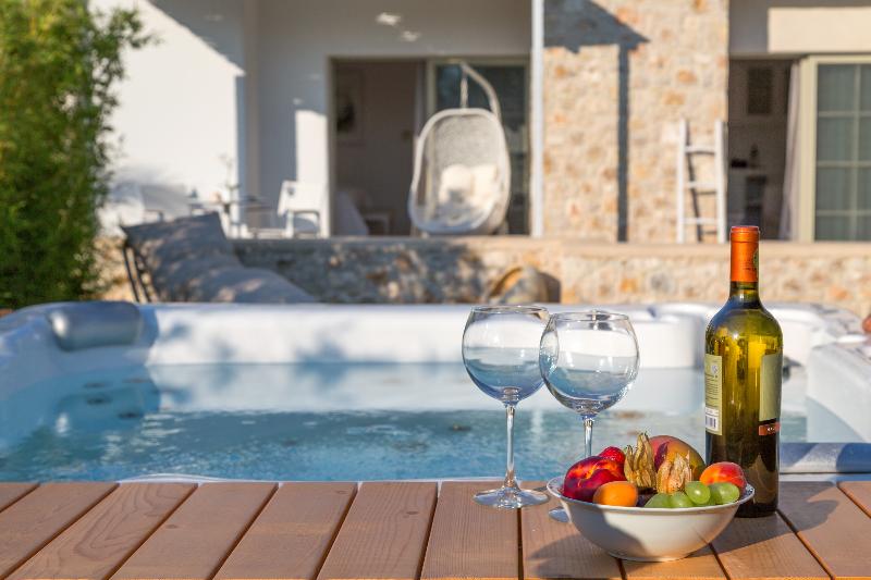 White Pearls Luxury Suites Adults Only - Oda